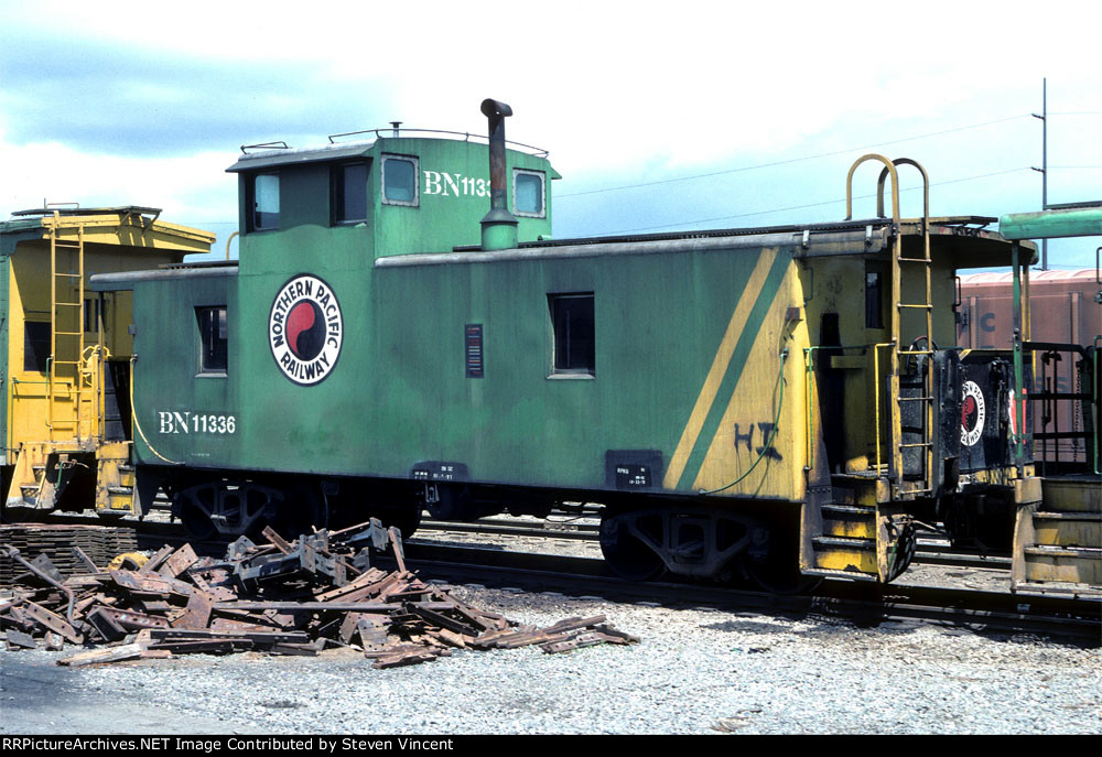 Burlington Northern ex NP caboose BN #11336